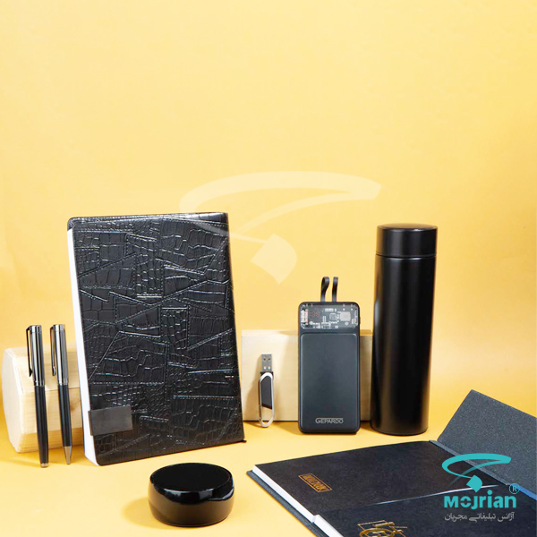 اقلام ست مدیریتی R0103 اقلام ست مدیریتی R0103 شامل سررسید وزیری، پاوربانک، فلاسک، اسپیکر، فلش و تقویم