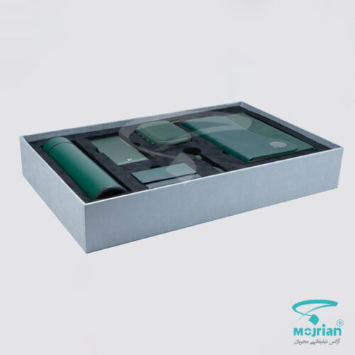 باکس ست مدیریتی R109 شامل سررسید رقعی، پاوربانک، اسپیکر، فلاسک، جاکارتی و جاسوئیچی با قابلیت حک لوگو