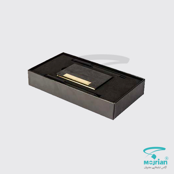 نیم ست مدیریتی R230 نیم ست مدیریتی R230 شامل خودکار، رواننویس و جاکارتی نفیس در هارد باکس ۱۲×۲۱×۲۱ سانتیمتر با قابلیت حک لوگوی