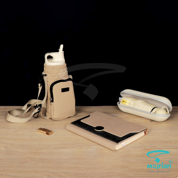 اقلام ست مدیریتی K9340 ست مدیریتی K9340 شامل سررسید رقعی، فلاسک، كيف دوشی فلاسک و قمقمه، فلش مموری 64GB، چتر با رنگ کرم