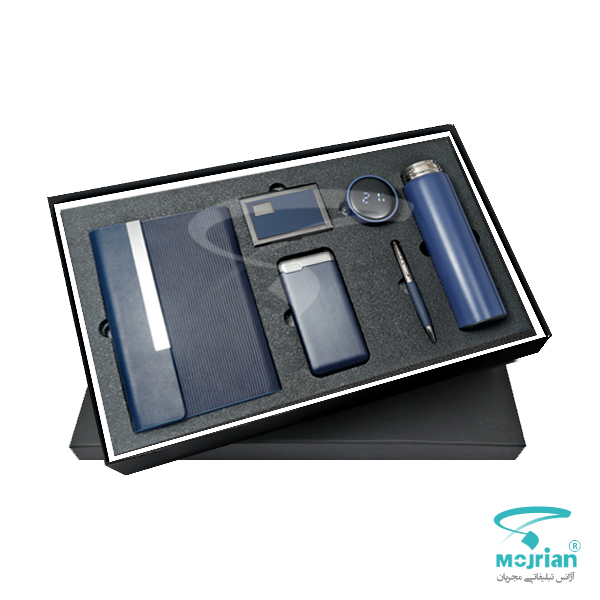 ست مدیریتی O9132 ست مدیریتی O9132 شامل سالنامه سه لت مگنتی اروپایی، پاوربانک 10.000mAh، فلاسک درجه دار، جاکارتی خشابی و خودکار با رنگ آبی کاربنی در هاردباکس شیک