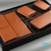 ست مدیریتی چرم 4 تکه A944 شامل سالنامه سه لت وزیری، کیف پول، جامدارکی و جاسوئیچی رنگ عسلی و جعبه هاردباکس مشکی