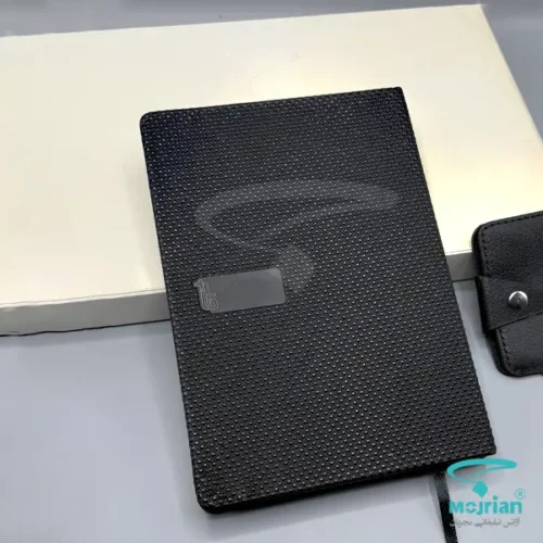 سررسید وزیری چرم مطراش P939 با رنگ مشکی و صحافی دوخت