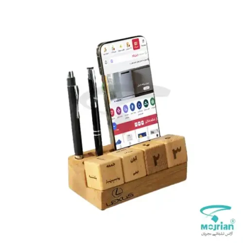 تقویم گاه شمار چوبی R1107R دارای جاموبایل و خودکار، با ابعاد پایه چوبی ۴×۱۴ سانتیمتر