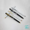 خودکار پلاستیکی تبلیغاتی N2558 با جوهر آبی و رنگ بندی مشکی طلایی، مشکی نقره ای، سفید طلایی، سفید نقره ای با مکانیزم پیچی، امکان چاپ تامپو روی بدنه