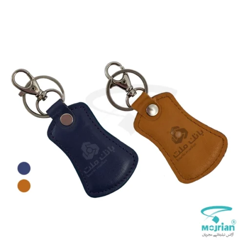 جاکلیدی چرم طبیعی تبلیغاتی N2211 از چرم گاوی درجه یک با قلاب و حلقه فلزی مقاوم. رنگ قهوه ای روشن و سرمه ای با امکان حک لوگو اختصاصی